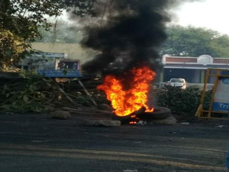 ગાંધીનગરમાં સળગ્યા ટાયર