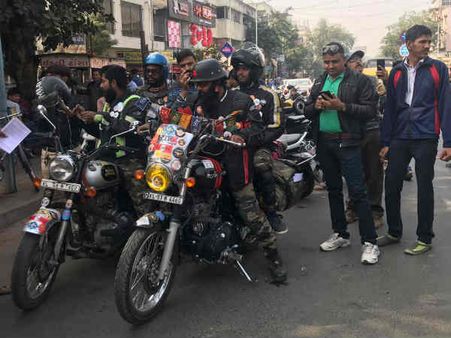 કેરળથી અનોખા સંકલ્પ સાથે આવેલા મુકબધિર યુવાનો પહોંચ્યા અ'વાદ