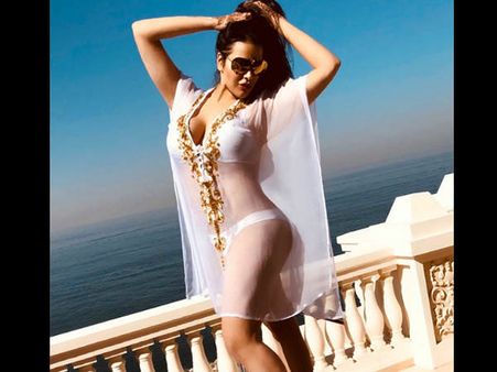 બોલિવૂડથી દૂર ત્રિશલા