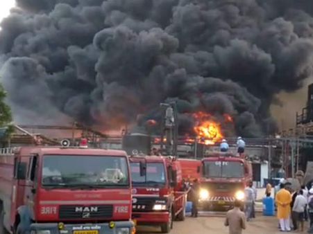 વડોદરા: કેમિકલ કંપનીમાં ભીષણ આગ, કર્મચારીઓનો આબાદ બચાવ