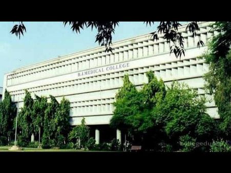 દલિત યુવકે બી.જે.મેડિકલમાં આત્મહત્યાનો પ્રયાસ કરતા, એટ્રોસીટી નોંધાઇ