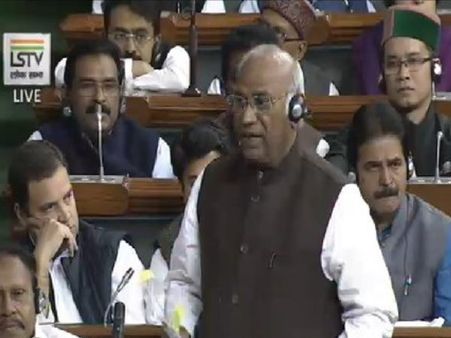 સંસદમાં કોંગ્રેસ નેતા: ‘પુણેમાં હિંસા પાછળ RSSના લોકોનો હાથ’