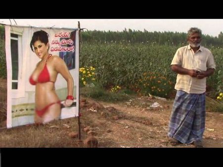 ખેડૂતે પાકને નજર ના લાગે તે માટે લીધી સની લોયાનીની મદદ