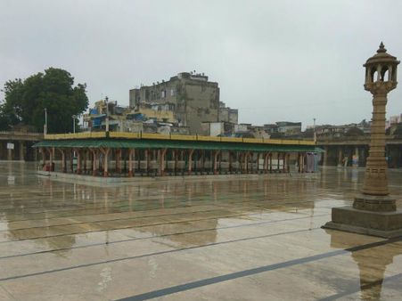 #AhmedabadFoundationDay : 608માં બર્થ ડેના વધામણાં