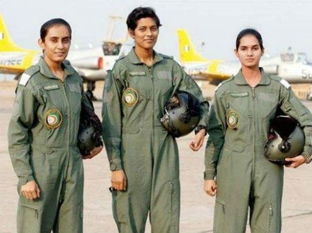 સુખોઇ પણ ઉડાવી જાણે છે