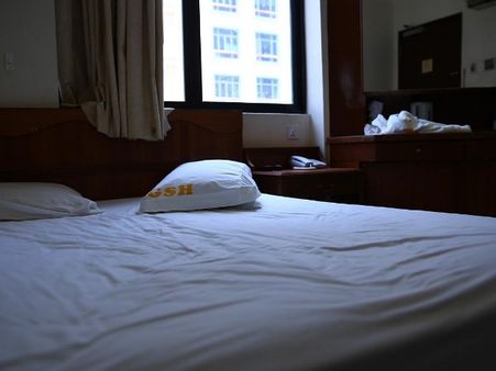 બ્લૂ કે પિંક કલરના પડદા કે બેડશીટ