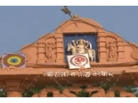 મંદિરમાં કોઈ જ મૂર્તિ નથી મંદિરમાં કોઈ જ મૂર્તિ નથી