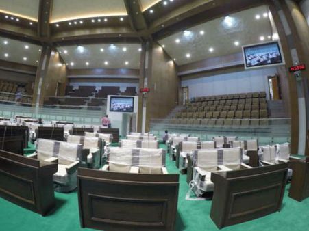 ગુજરાત વિધાનસભામાં બજેટસત્રના આરંભે હોબાળો