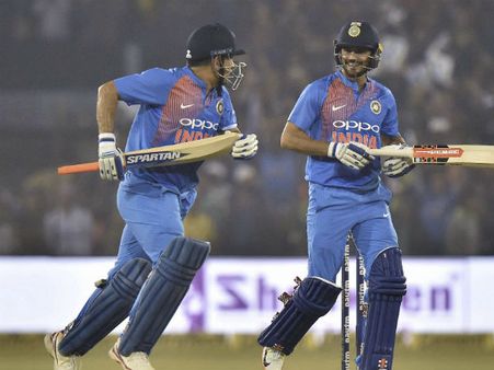 Video: મનીષ પાંડે ને ગંદી ગાળો આપતો ધોનીનો વિડિઓ વાયરલ