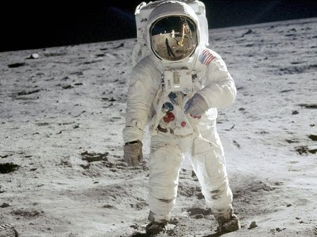 ચાંદ પર હશે મોબાઈલ ટાવર, વોડાફોન અને નોકિયા કામ કરી રહ્યા છે