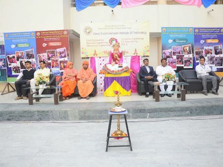 શ્રી સ્વામિનારાયણ ઇન્સ્ટિટ્યૂટ ઓફ ટેક્નોલોજી કોલેજમાં માતૃ પિતૃ વંદના દિવસ ઉજવાયો