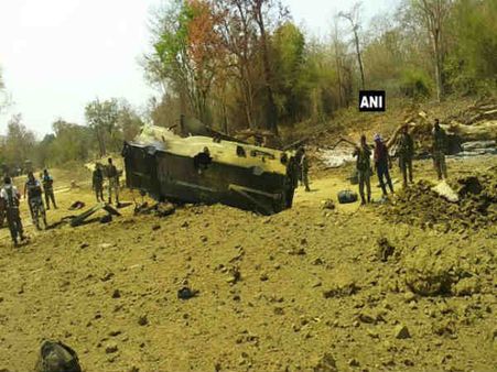 છત્તીસગઢના સુકમામાં નક્સલીઓએ કર્યો બ્લાસ્ટ, 10 જવાન શહીદ