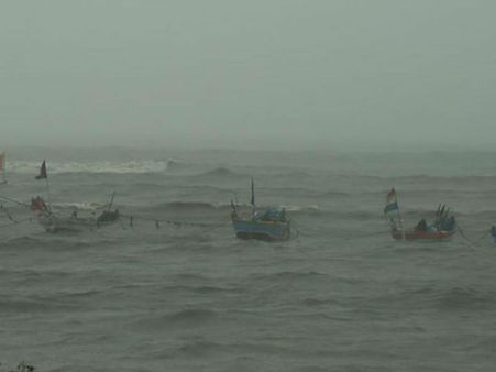 વાવાઝોડાની આગાહીને પગલે કચ્છ, મુદ્રા અને વેરાવળ બંદરે લગાવાયું એક નંબરનું સિગ્નલ