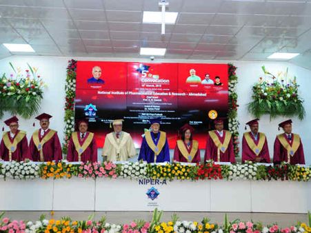 અમદાવાદના ગાંધીનગર ખાતેના સંકુલમાં યોજાયેલા 5મા પદવીદાન સમારંભ