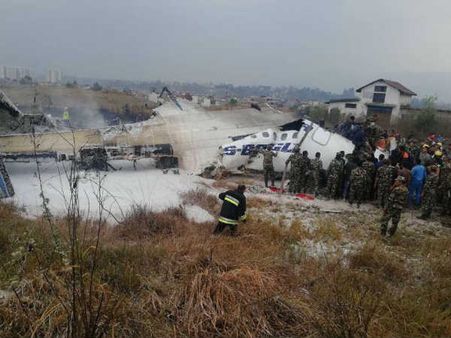 કાઠમાંડુમાં લેન્ડિંગ વખતે ક્રેશ થયું બાંગ્લાદેશનું વિમાન