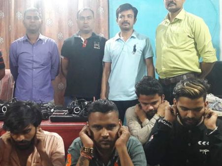 અમદાવાદ ના નિકોલ માં ગેરકાયદેસર ચાલતું કોલ સેન્ટર ઝડપાયું