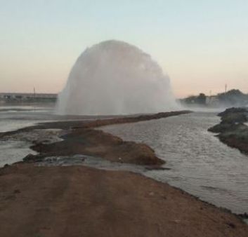 કચ્છના વરસામેડી પાસ નર્મદા કેનાલમાં ભંગાણ થતા પાણીનો વેડફાટ