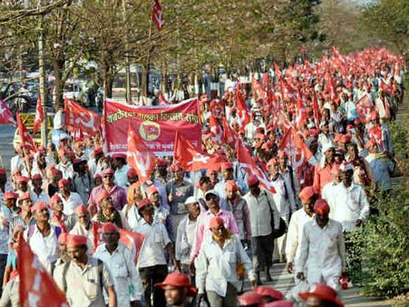CM ફડણવીસના આશ્વાસન પછી ખેડૂતોએ આંદોવન પાછું લીધુ