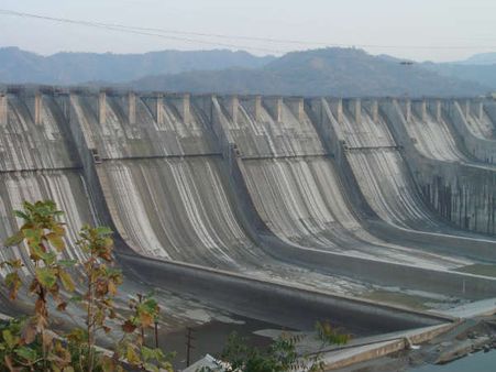 ગુજરાતમાં મોટાભાગના બંધમાં પાણી બચ્યું નથી