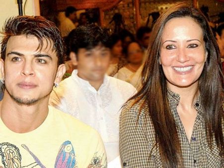 આયેશા શ્રોફ