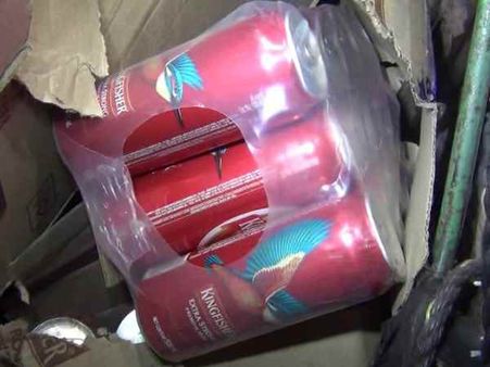 Video: રસ્તા પર બિયર ભરેલી ટ્રક પલ્ટી, લેવા માટે લૂંટ મચી