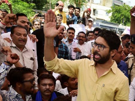 દુકાનો બંધ કરવામાં આવી