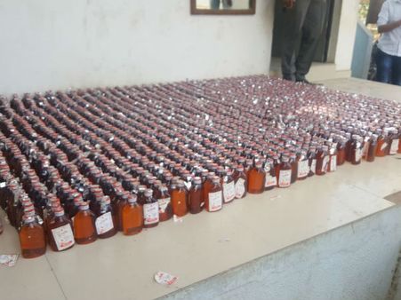 ખાનગી એમ્બ્યુલન્સ માંથી વિદેશી દારૂ નો જથ્થો ઝડપાયો