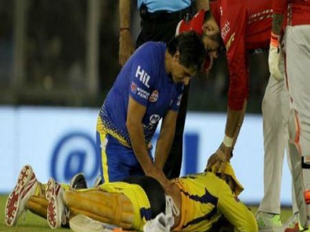 Video: પીઠ દર્દથી પરેશાન ધોની સાથે મસ્તી કરતા યુવરાજ સિંહ