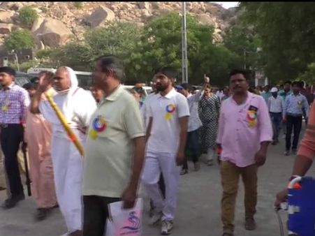 ઇડરના ગઢના સંવર્ધન માટે ખનન માફિયાઓ સામે વિરોધમાં પરિક્રમા