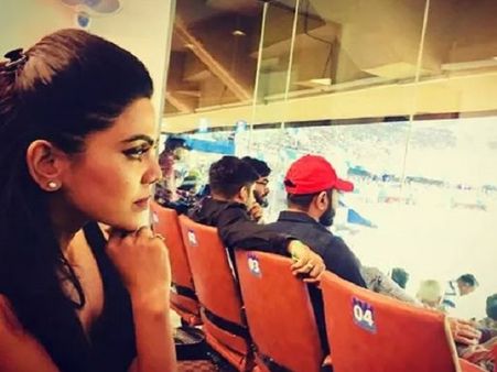 નતાશા સ્ટેડિયમમાં પણ જોવા મળી