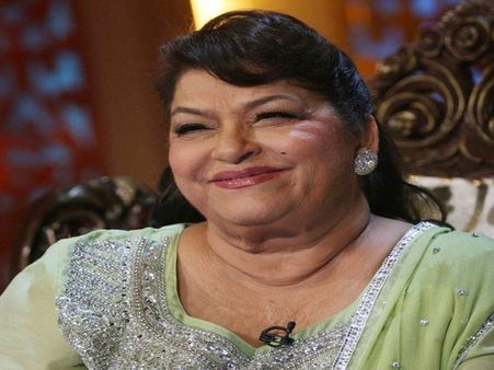 ખાલી ફિલ્મ ઇન્ડસ્ટ્રી પાછળ પડવું જોઈએ નહીં