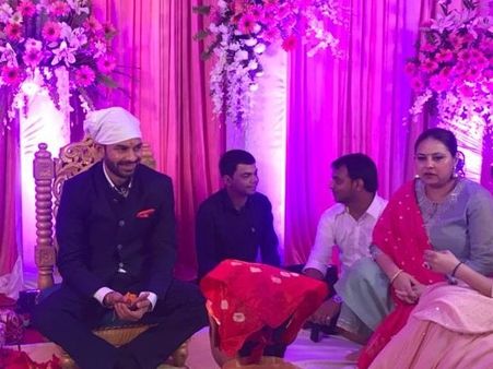 હોસ્પિટલ પહોંચી પિતાના આશીર્વાદ લીધા હોસ્પિટલ પહોંચી પિતાના આશીર્વાદ લીધા