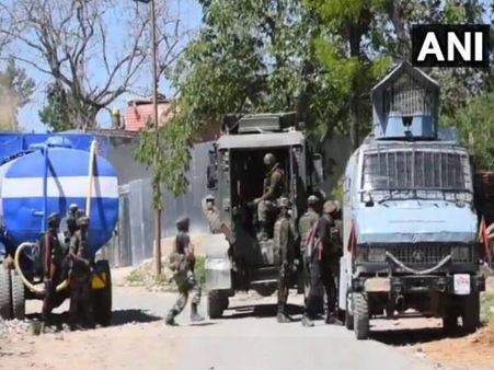 જમ્મૂ-કાશ્મીરઃ પુલવામામાં સેના અને આતંકીઓ વચ્ચે અથડામણ