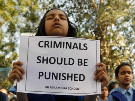 POCSO કાનૂન: 12 વર્ષથી નાની ઉંમરની બાળકી પર બળાત્કાર કરનારને મળશે મોત