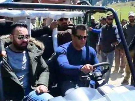 ખુલ્લી જીપમાં સલમાન ખાન