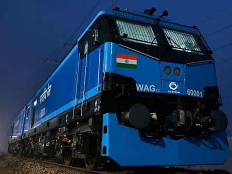 PMએ દેશના પહેલા 12000 હોર્સપાવરના રેલ ઇન્જિનને આપી લીલી ઝંડી, જાણો ખાસિયત