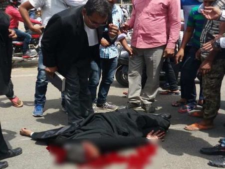 કોઈ પણ એડવોકેટની મદદ માટે આગળ આવ્યું નહીં