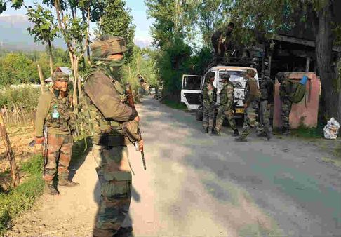 જમ્મુ કાશ્મીરના હંદવાડામાં સેના પર આતંકીઓનો હુમલો, બે આતંકી ઠાર