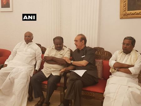 રાજ્યપાલને મળીને જેડીએસ-કોંગ્રેસે પણ રજૂ કર્યો સરકાર બનાવવાનો દાવો