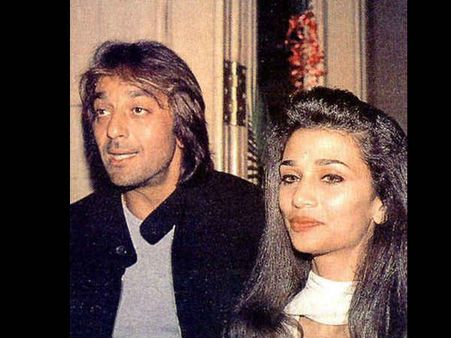 સંજય દત્ત-રિયા પિલ્લાઈ