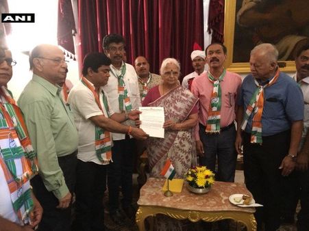 ગોવામાં સરકાર બનાવવા માટે કોંગ્રેસના 13 MLA રાજભવન પહોંચ્યા