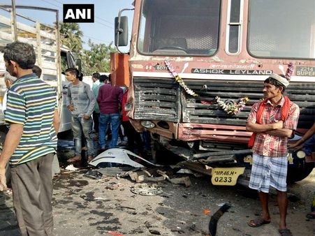 ગુજરાત: રોડ દુર્ઘટનામાં એક જ પરિવારના 7 લોકોની દર્દનાક મૌત