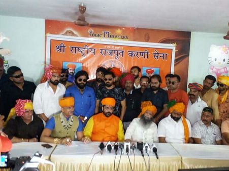 વજુભાઈના સમર્થનમાં આવી કરણી સેના, કૉંગ્રેસના નેતાનું કાળુ મોં કરવા કર્યુ એલાન