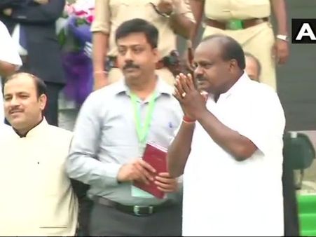 કર્ણાટકના નવા મુખ્યમંત્રી બન્યા એચડી કુમારસ્વામી, રાજ્યપાલે અપાવી શપથ