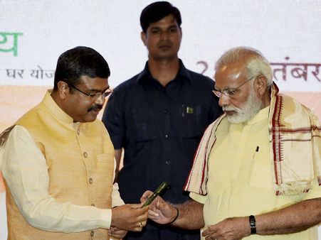 કેન્દ્ર સરકાર પર ઓઈલના ભાવ ઓછા કરવાનું દબાણ