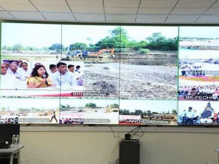 વિવિધ જિલ્લાઓના લોકો સાથે કર્યો સંવાદ