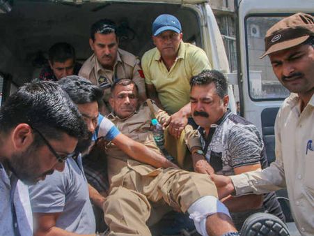 જમ્મુઃ પાકિસ્તાન તરફથી ફાયરિંગ સતત ચાલુ, કઠુઆના હીરાનગરમાં એકનું મોત