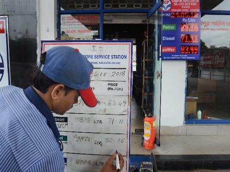 16 દિવસ સતત વધ્યા બાદ હવે ઘટ્યા પેટ્રોલ-ડિઝલના ભાવ