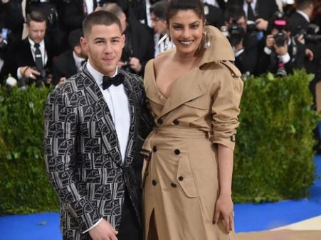 આ અમેરિકી સિંગરને કરી રહી ડેટ