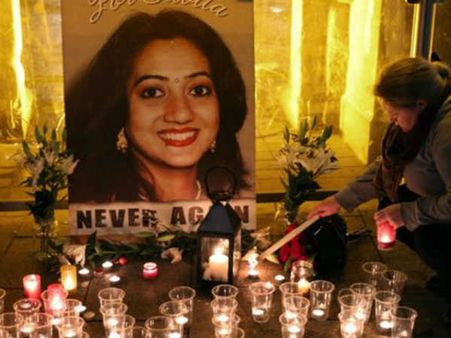 આયર્લેન્ડઃ એક ભારતીય મહિલાને કારણે ગર્ભપાત પ્રતિબંધ કાયદો હટાવાયો